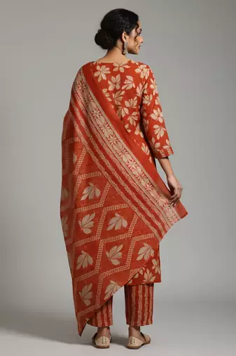 Women Ethnic Motifs Printed Regular Thread Work Kurta with Trousers & With Dupatta