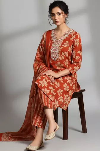 Women Ethnic Motifs Printed Regular Thread Work Kurta with Trousers & With Dupatta