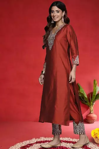 Women Ethnic Motifs Embroidered V-Neck Sequinned Kurta with Trousers & Dupatta