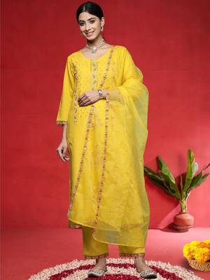 Women Embroidered Regular Thread Work Kurta with Trousers & Dupatta 1