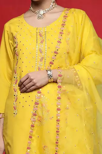 Women Embroidered Regular Thread Work Kurta with Trousers & Dupatta