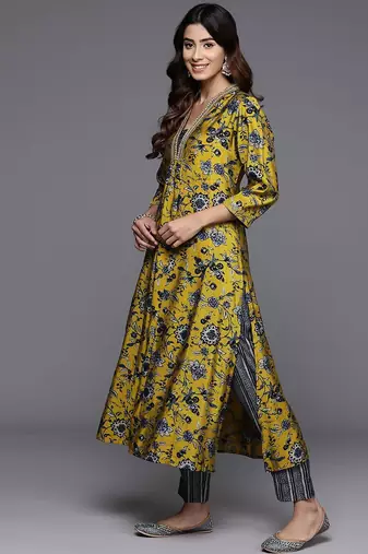 Floral Printed V-Neck Sequinned Chanderi Silk Kurta With Trousers & Dupatta