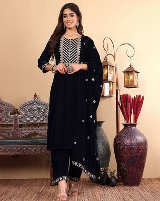 Ethnic Motifs Embroidered Zari Velvet Kurta With Trousers And Dupatta 7