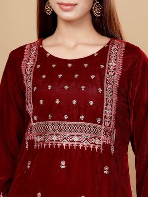Floral Zari Yoke Regular Thread Work Kurta with Trousers & Dupatta 2