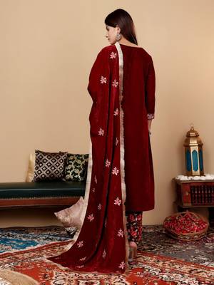 Floral Zari Yoke Regular Thread Work Kurta with Trousers & Dupatta 5