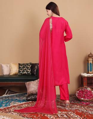 Women Pink pure silk zardozi & floral embroidered kurta with trousers & dupatta 6