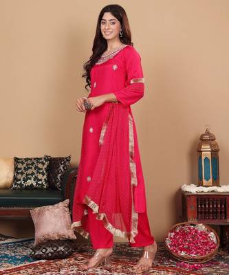 Women Pink pure silk zardozi & floral embroidered kurta with trousers & dupatta 7