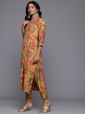 Floral Printed Pleated Sequinned Kurta With Trousers & Dupatta 5