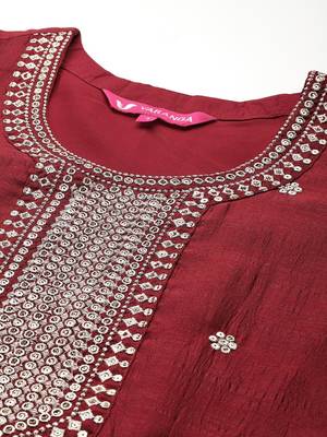 Floral Embroidered Zari Pure Silk Kurta With Trousers & Dupatta 2