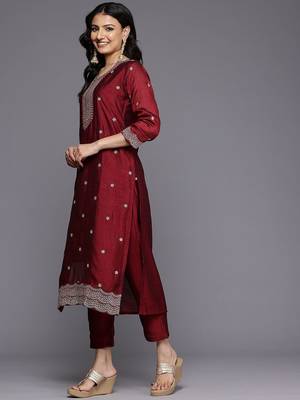Floral Embroidered Zari Pure Silk Kurta With Trousers & Dupatta 5
