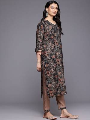 Floral Embroidered Thread Work Kurta With Trousers & Dupatta 5