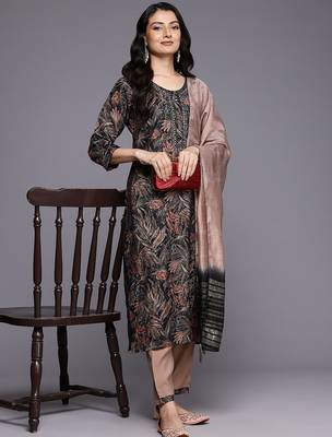 Floral Embroidered Thread Work Kurta With Trousers & Dupatta 7