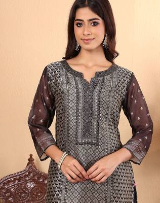 Ethnic motifs Printed Chanderi Silk Straight Kurta with Trousers & Dupatta 2