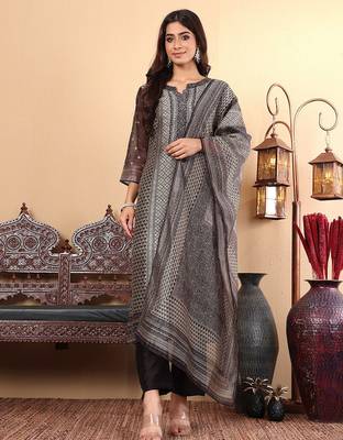 Ethnic motifs Printed Chanderi Silk Straight Kurta with Trousers & Dupatta 1