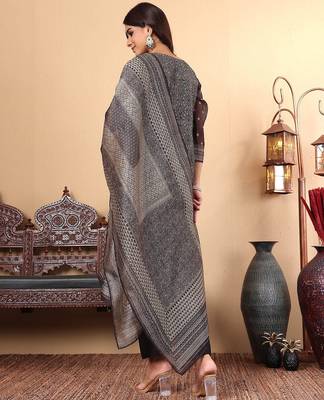 Ethnic motifs Printed Chanderi Silk Straight Kurta with Trousers & Dupatta 6