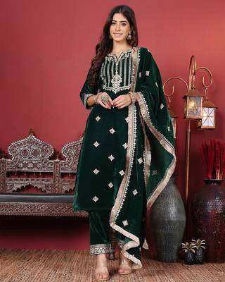 Floral Embroidered Sequinned Velvet Straight Kurta with Trousers & Dupatta 2