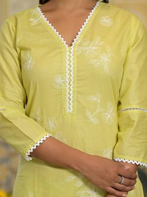 Floral Embroidered V-Neck Thread Work Straight Kurta With Trousers & Dupatta 2