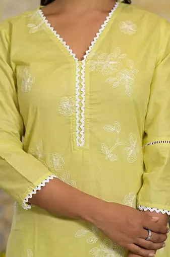 Floral Embroidered V-Neck Thread Work Straight Kurta With Trousers & Dupatta