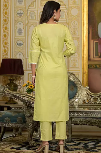 Floral Embroidered V-Neck Thread Work Straight Kurta With Trousers & Dupatta