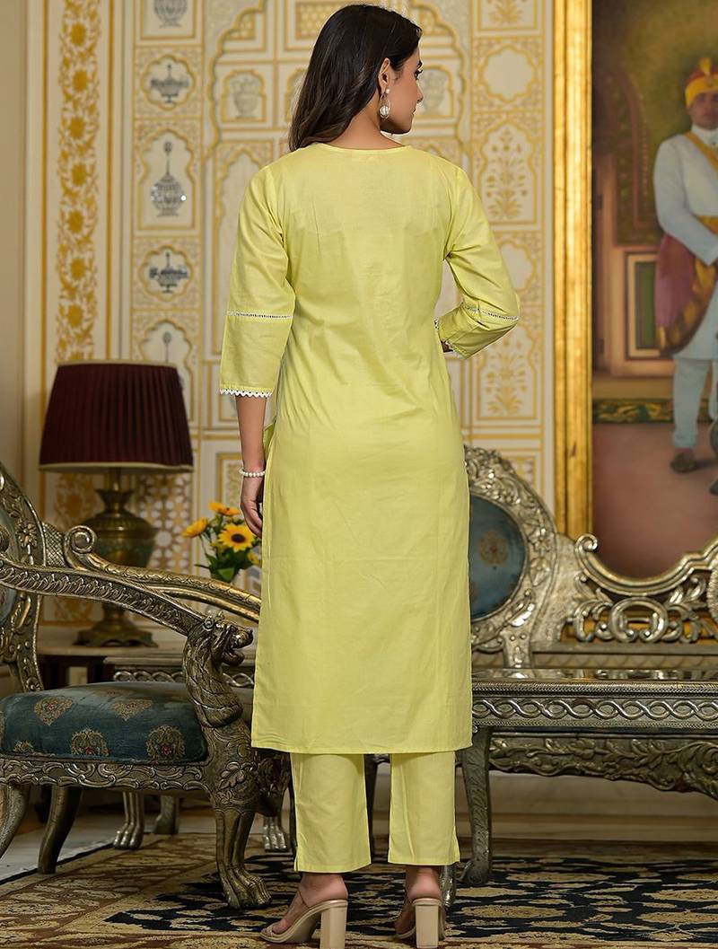 Floral Embroidered V-Neck Thread Work Straight Kurta With Trousers & Dupatta