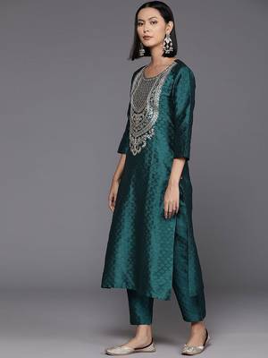 Yoke Design Sequinned Straight Kurta & Trousers With Dupatta 5