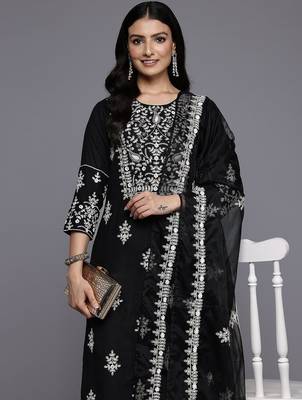 Ethnic Thread Embroidered Kurta With Trousers & Dupatta 2