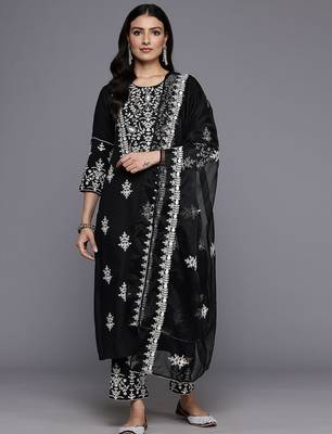 Ethnic Thread Embroidered Kurta With Trousers & Dupatta 1