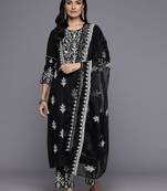 Ethnic Thread Embroidered Kurta With Trousers & Dupatta