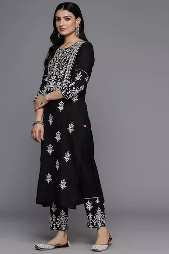 Ethnic Thread Embroidered Kurta With Trousers & Dupatta