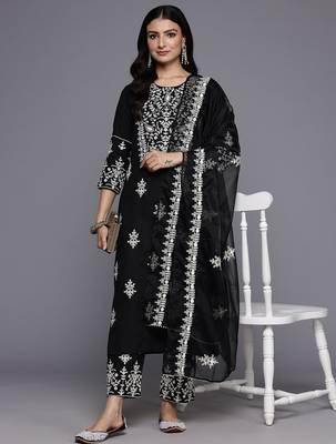 Ethnic Thread Embroidered Kurta With Trousers & Dupatta 7