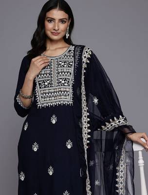 Floral Embroidered Thread Work Kurta With Trousers & Dupatta 2