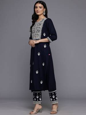 Floral Embroidered Thread Work Kurta With Trousers & Dupatta 6