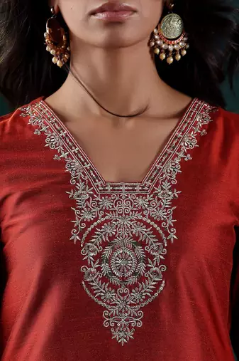 Women Floral Embroidered Regular Thread Work Kurta with Trousers & With Dupatta