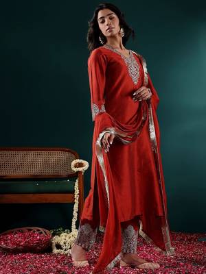 Women Floral Embroidered Regular Thread Work Kurta with Trousers & With Dupatta 5
