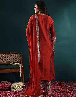 Women Floral Embroidered Regular Thread Work Kurta with Trousers & With Dupatta 6