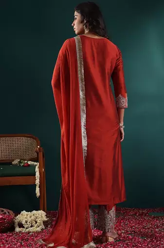 Women Floral Embroidered Regular Thread Work Kurta with Trousers & With Dupatta