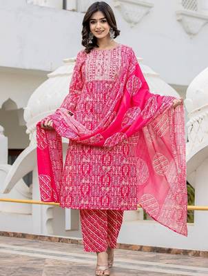 Women Floral Embroidered Regular Thread Work Kurta with Trousers & With Dupatta 1