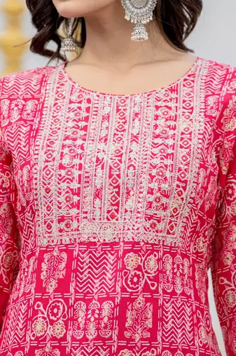 Women Floral Embroidered Regular Thread Work Kurta with Trousers & With Dupatta