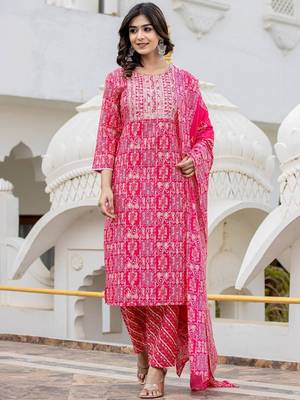 Women Floral Embroidered Regular Thread Work Kurta with Trousers & With Dupatta 4