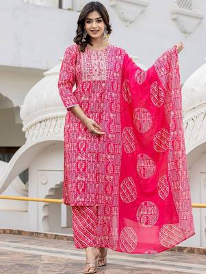 Women Floral Embroidered Regular Thread Work Kurta with Trousers & With Dupatta 5