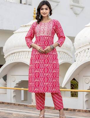 Women Floral Embroidered Regular Thread Work Kurta with Trousers & With Dupatta 6
