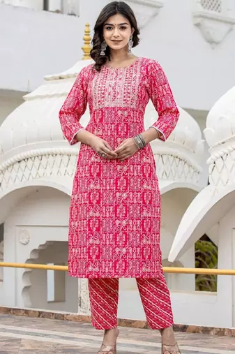 Women Floral Embroidered Regular Thread Work Kurta with Trousers & With Dupatta
