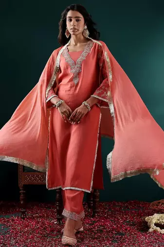 Women Floral Embroidered Regular Kurta with Trousers & With Dupatta