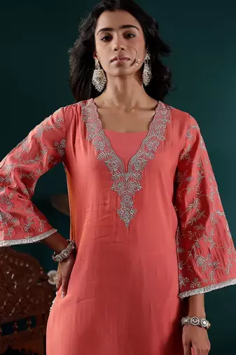 Women Floral Embroidered Regular Kurta with Trousers & With Dupatta