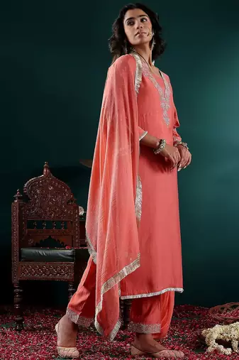 Women Floral Embroidered Regular Kurta with Trousers & With Dupatta