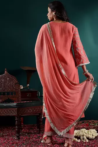 Women Floral Embroidered Regular Kurta with Trousers & With Dupatta