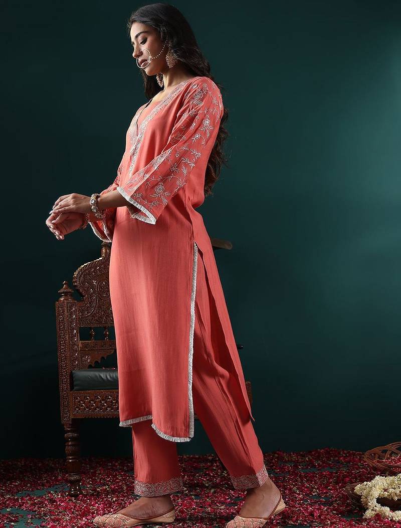Women Floral Embroidered Regular Kurta with Trousers & With Dupatta