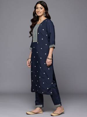 Ethnic Motifs Embroidered Kurta With Trousers & Dupatta 6