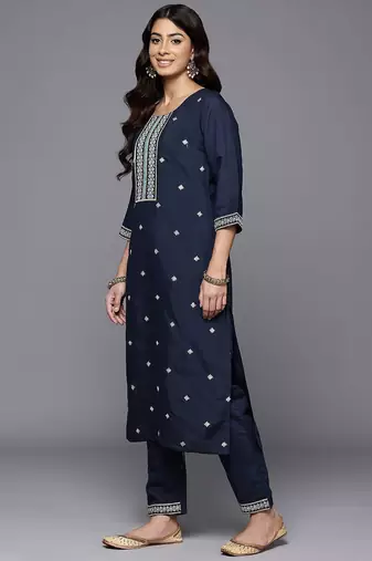 Ethnic Motifs Embroidered Kurta With Trousers & Dupatta