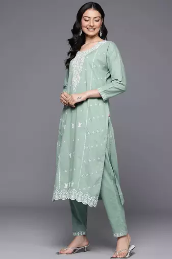 Floral Embroidered Panelled Thread Work Pure Cotton Kurta With Trousers & Dupatta
